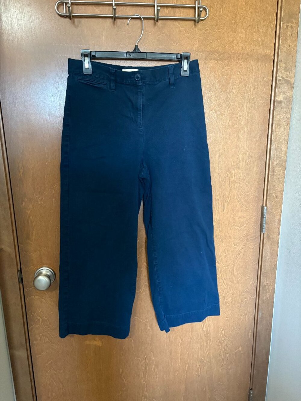 LOFT Outlet navy crop pant